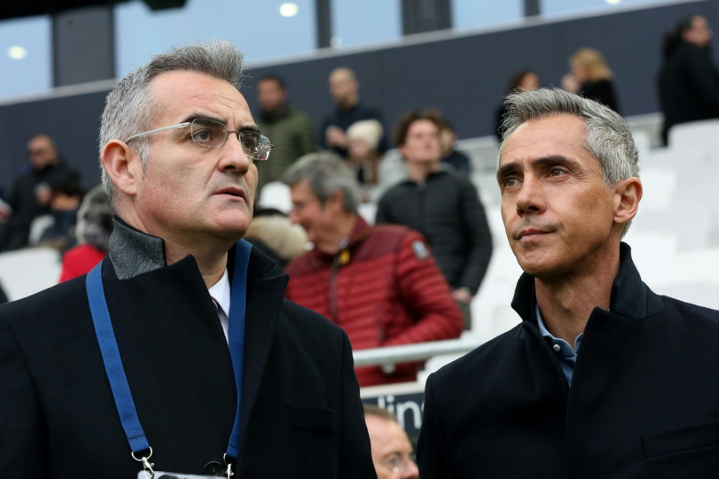 Le directeur sportif des Girondins de Bordeaux Eduardo Macia (g) et l'entraîneur Paulo Sousa avant un match contre Nice