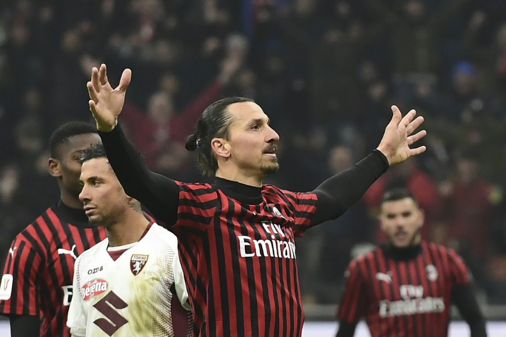 Zlatan Ibrahimovic célèbre un but avec l'AC Milan contre le Torino en quarts de finale de la Coupe d'Italie le 28 janvier 2020 à san Siro