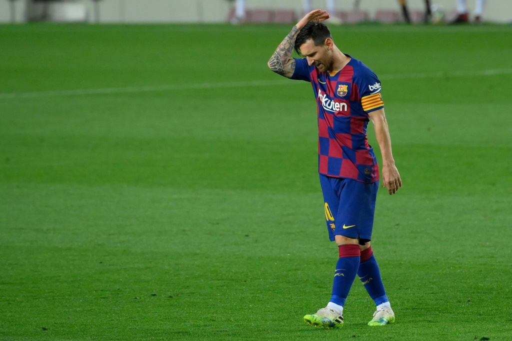 La star du FC Barcelone Lionel Messi mécontent lors du match perdu contre Osasuna Pampelune au Camp Nou