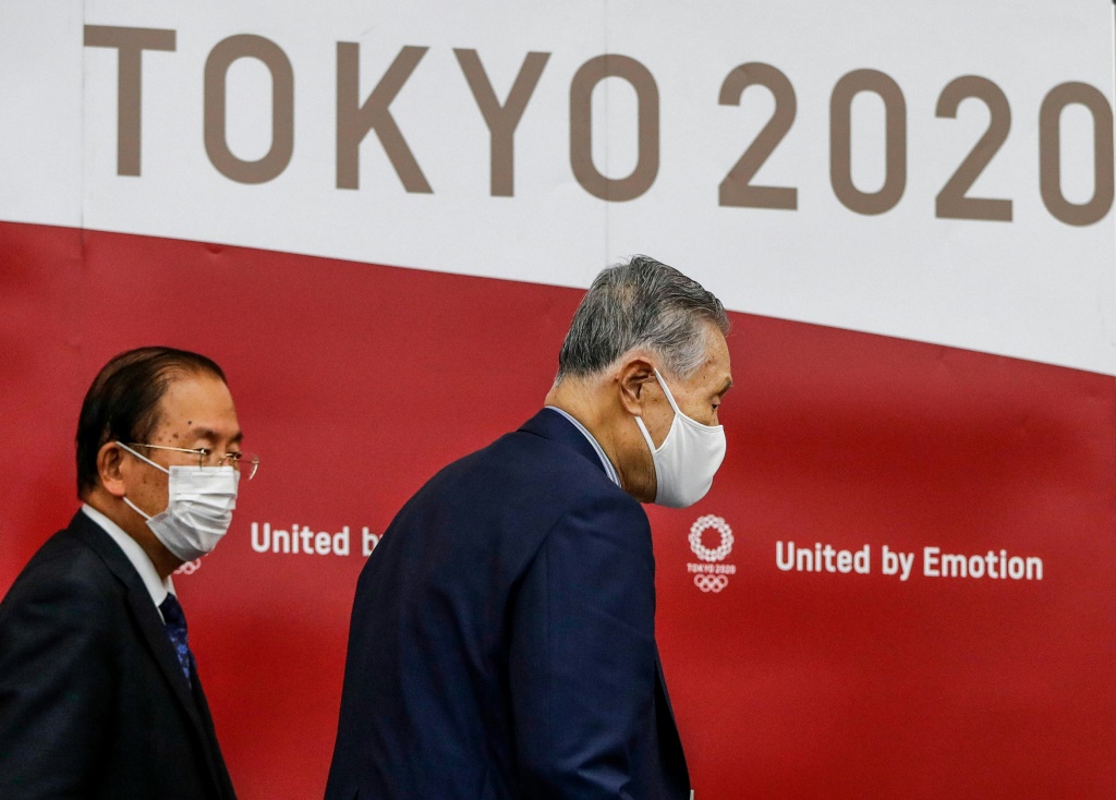 Le directeur général du comité d'organisation de Tokyo-2020 Toshiro Muto (à gauche) et le président du comité Yoshiro Mori (à droite)