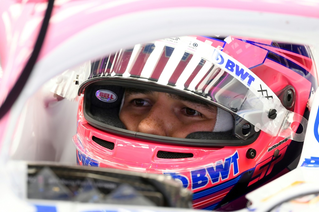 Le Mexicain Sergio Perez dans sa voiture lors de tests sur le circuit de Catalogne
