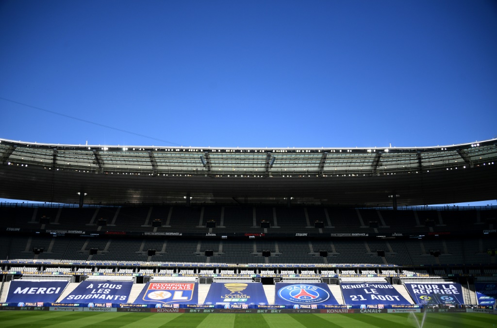 Des bannières installées pour la finale de la Coupe de la Ligue au Stade de France