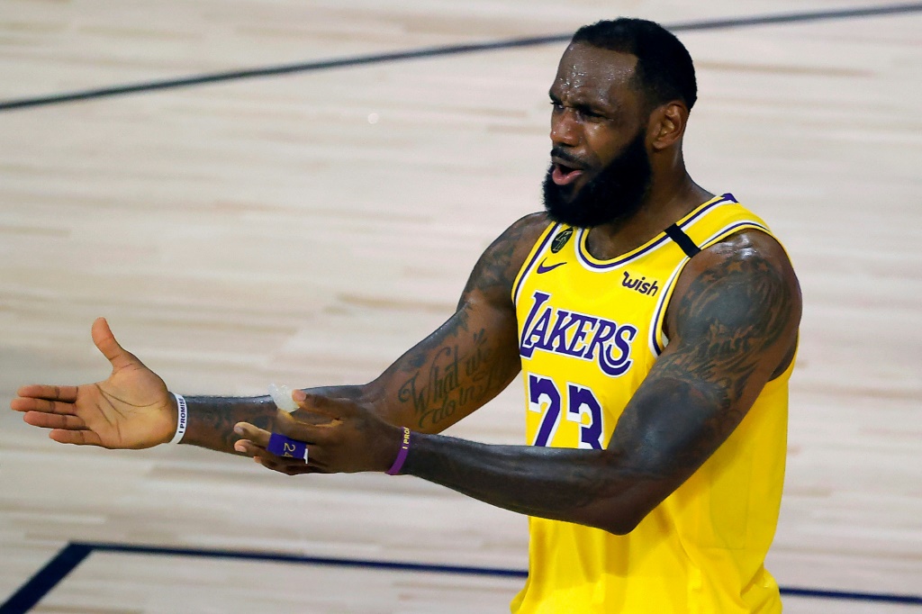 Le joueur-vedette des Los Angeles Lakers LeBron James lors du match opposant son équipe à Oklahoma City le 5 août 2020 à Lake Buena Vista