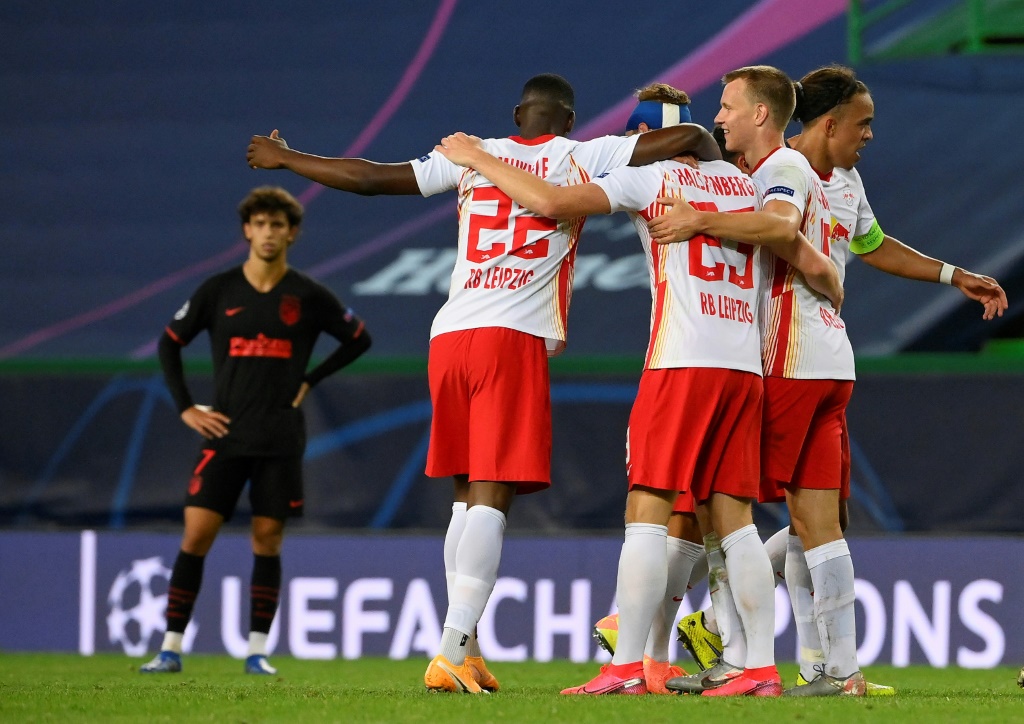 Les joueurs du RB Leipzig savourent leur qualification pour les demies de la Ligue des champions aux dépens de l'Atletico Madrid à Lisbonne