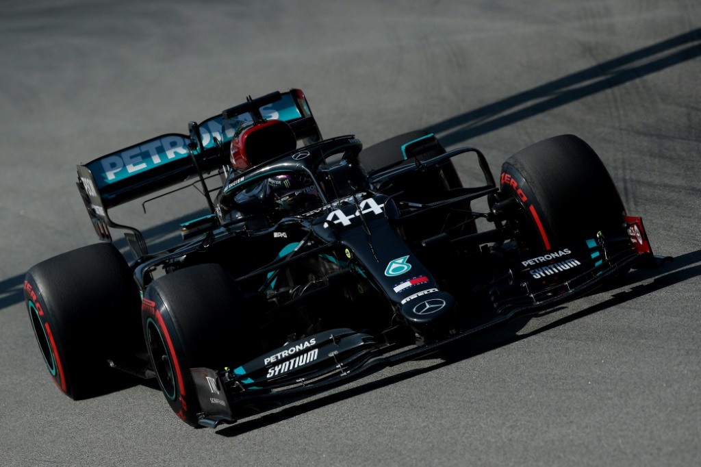 Le Britannique Lewis Hamilton (Mercedes) lors de la 2e séance d'essais libres du GP d'Espagne de F1