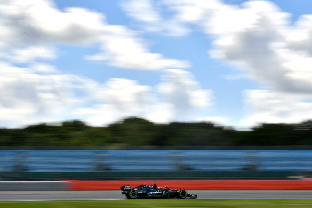 Lewis Hamilton (Mercedes) lors des qualifications du GP de Grande-Bretagne sur le circuit de Silverstone