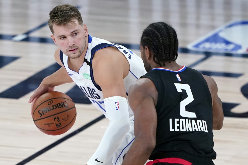 Luka Doncic (Dallas Mavericks) face à Kawhi Leonard (LA Clippers)