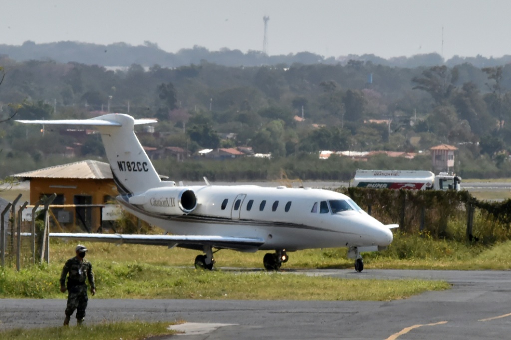 L'ancien footballeur brésilien Ronaldinho a quitté Asuncion au Paraguay à bord d'un jet privé à destination de Rio de Janeiro