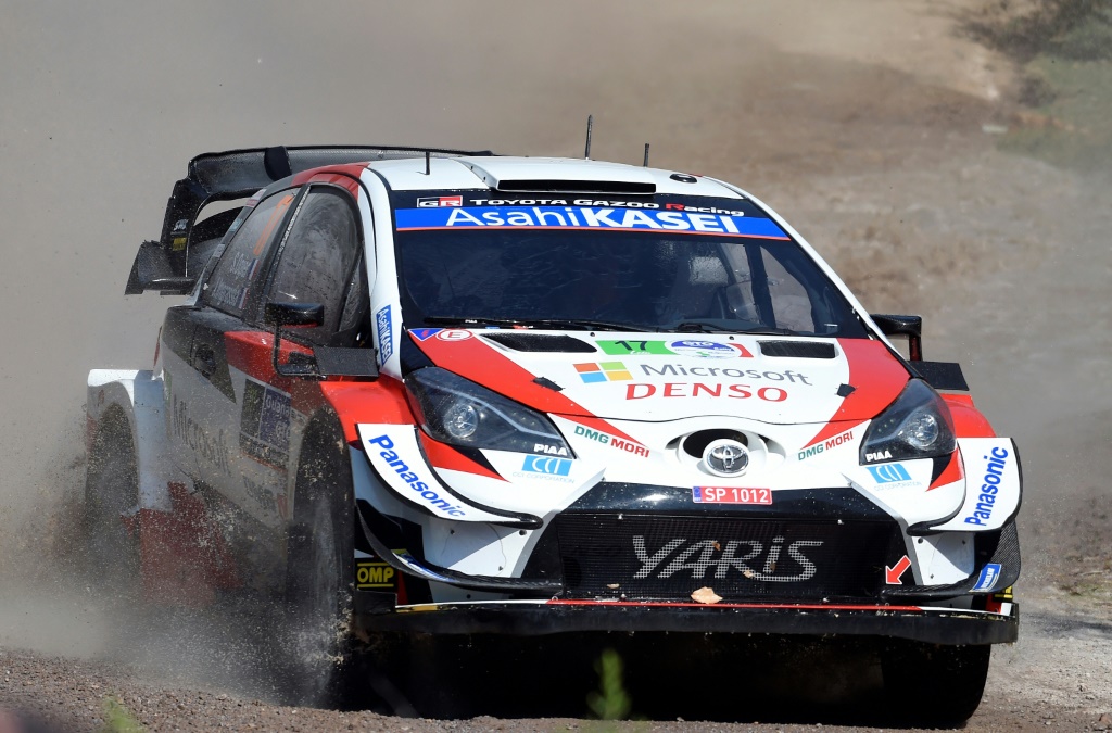 La Toyota Yaris WRT du pilote Sébastien Ogier et de son copilote Julien Ingrassia lors du rallye du Mexique