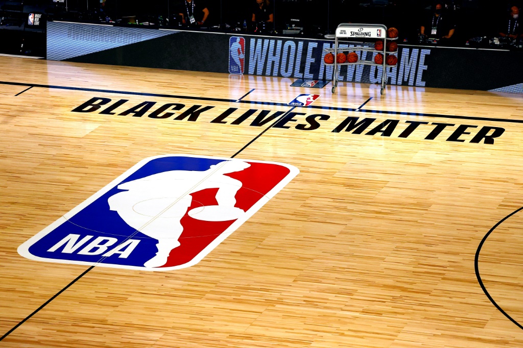 La Ligue nord-américaine de basket (NBA) a reporté les trois matches de play-offs prévus ce jeudi