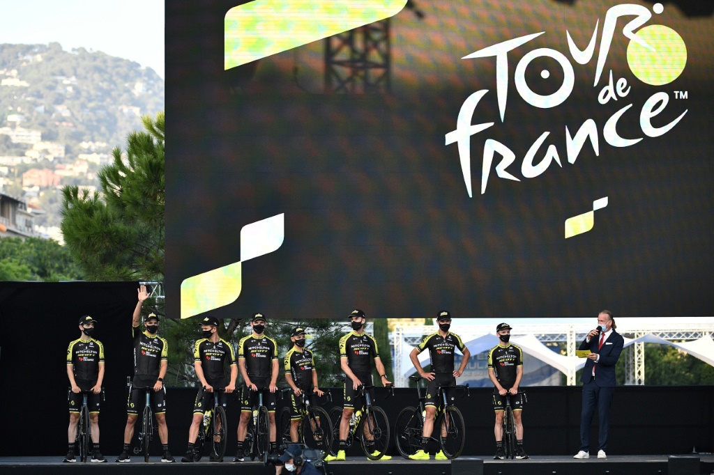 Les coureurs de Team Mitchelton lors de la présentation des équipes deux jours avant le départ du Tour de France