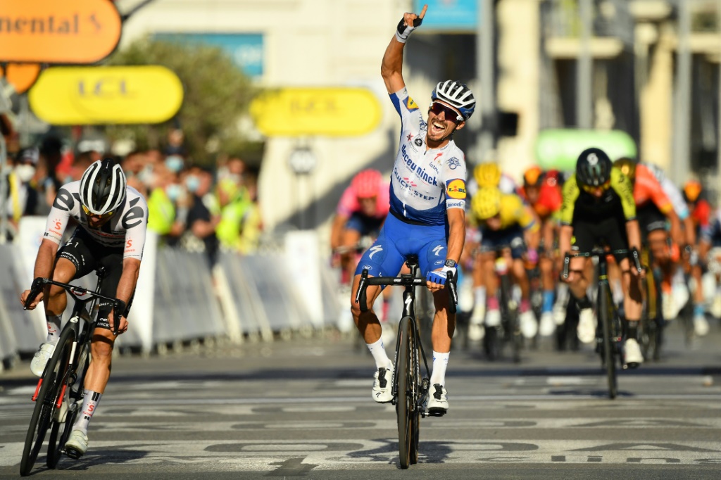 Julian Alaphilippe vainqueur de la 2e étape du Tour de France devant le Suisse Marc Hirschi à Nice
