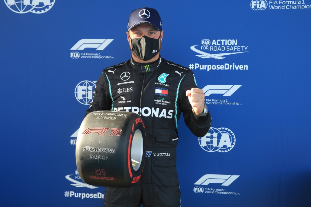 Le Finlandais Valtteri Bottas (Mercedes) après avoir décroché la pole position du GP de l'Eifel au Nürburgring