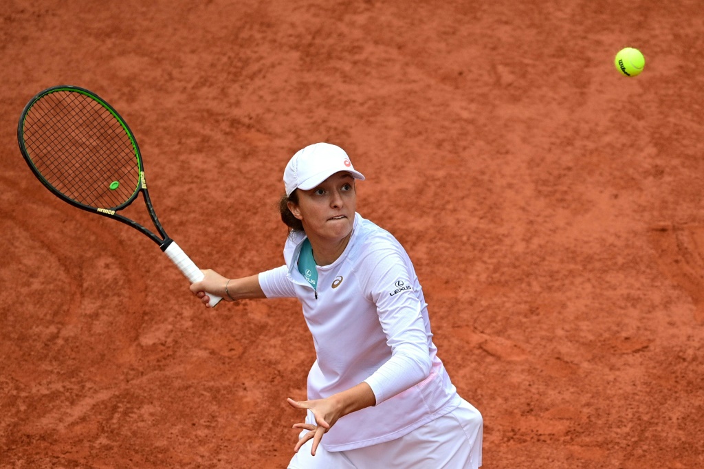 La Polonaise Iga Swiatek face à l'Argentine Nadia Podoroska en demi-finale de Roland-Garros