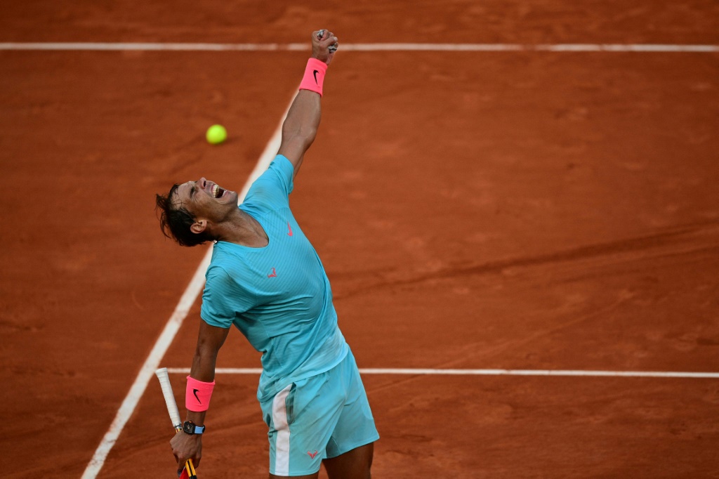 L'Espagnol Rafael Nadal exulte après sa victoire sur l'Argentin Diego Schwartzman en demi-finale de Roland-Garros