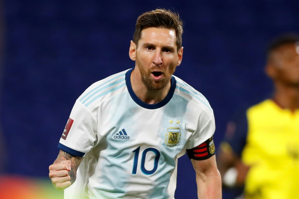 Lionel Messi après avoir marqué son pénalty lors du match comptant pour les qualifications au Mondial 2022 opposant l'Argentine à l'Equateur au stade de la Bombonera à Buenos Aires le 8 Octobre 2020.