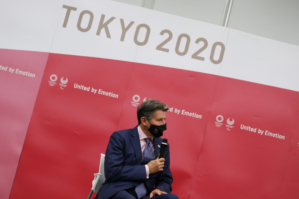 Le patron de World Athletics Sebastian Coe en réunion de travail avec le comité d'organisation des Jeux de Tokyo sur place