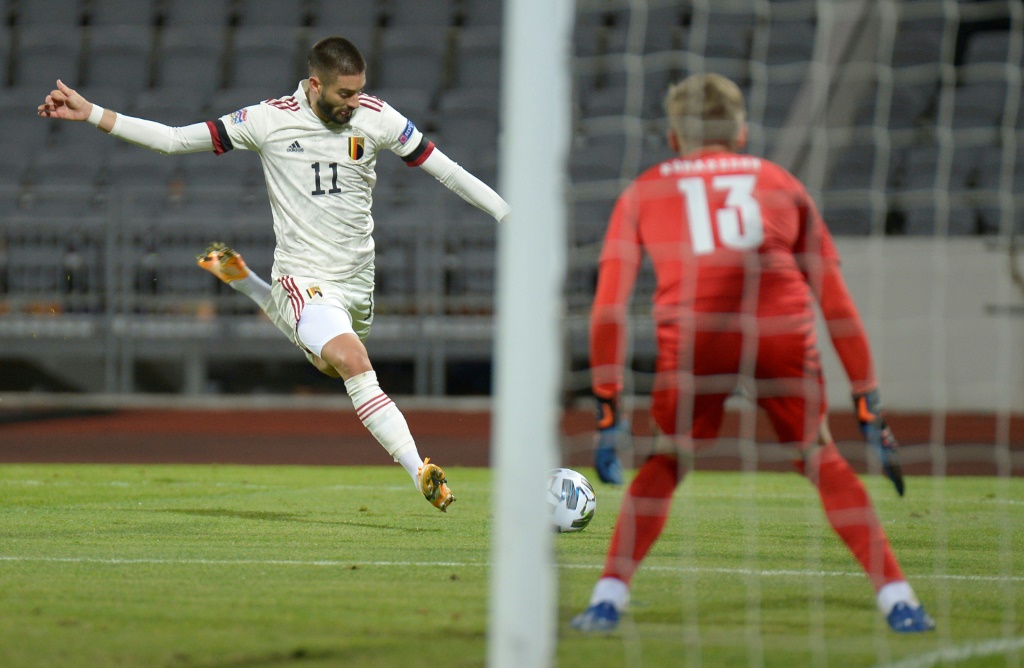 Le milieu belge Yannick Ferreira-Carrasco s'apprête à tirer lors du match de Ligue des nations face à l'Islande