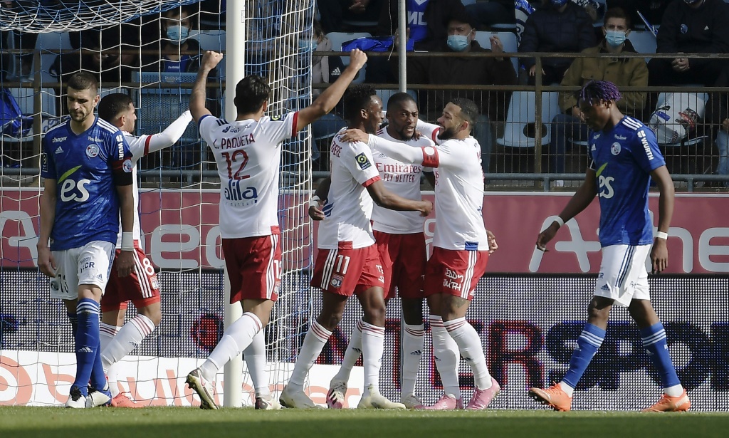 Les Lyonnais exultent après un but signé Karl Toko-Ekambi (c) lors de leur succès à Strasbourg