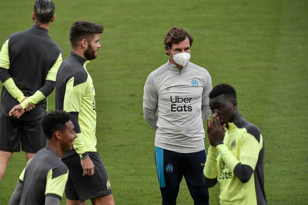 Le coach portugais de Marseille Andre Villas Boas supervise l'entraînement de l'OM
