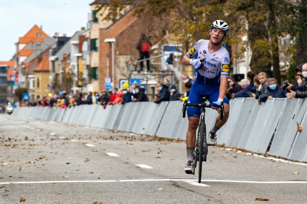 Le Belge Yves Lampaert vainqueur en solitaire de Bruges-La Panne