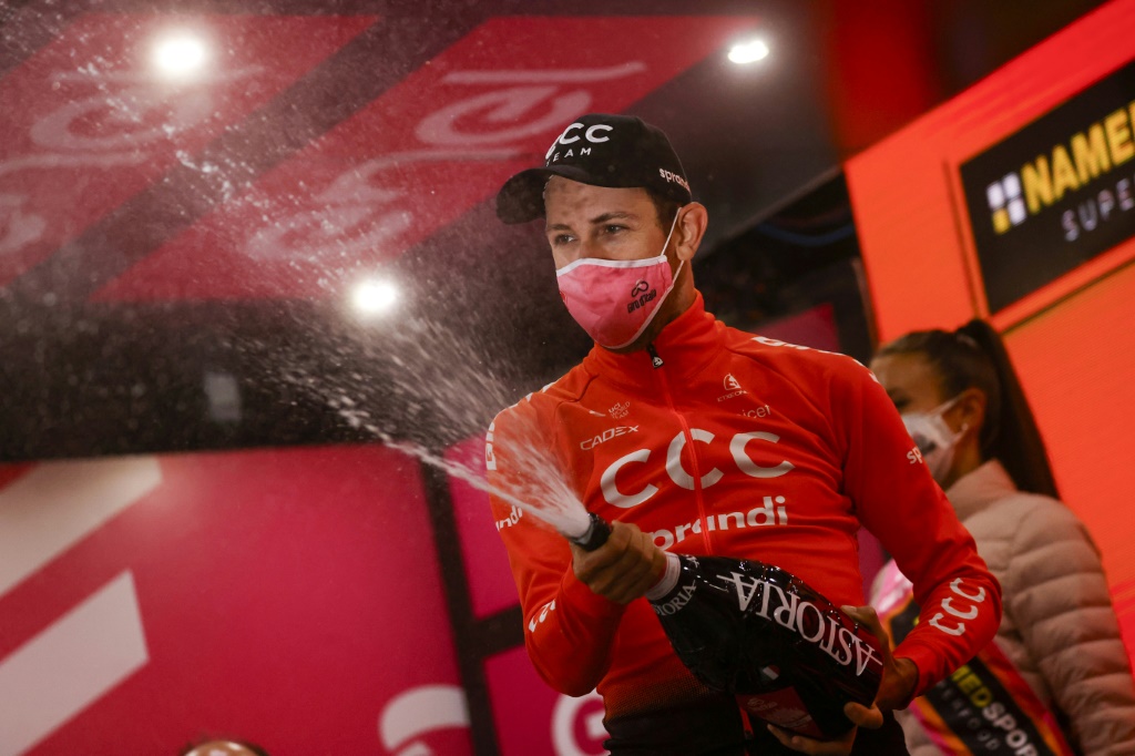 Le Tchèque Josef Cerny fête sa victoire dans la 19e étape du Tour d'Italie