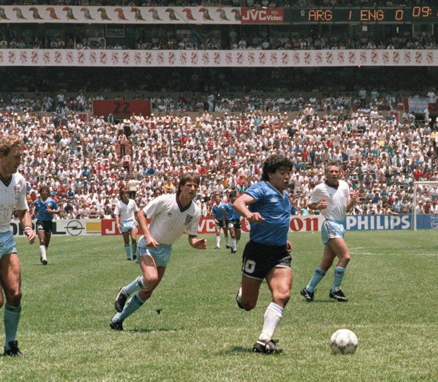 Diego Maradona auteur d'un but d'anthologie contre l'Angleterre en quart de finale du Mondial