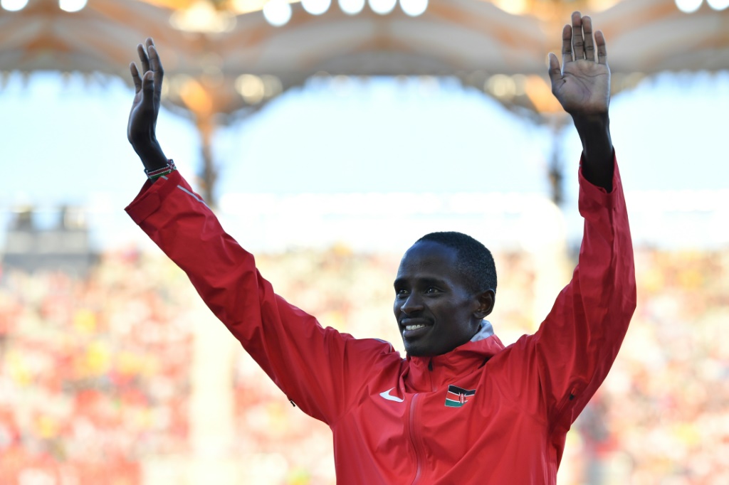 Le Kényan Elijah Manangoi sur la 1re marche du podium du 1500 m aux Jeux du Commonwealth 2018