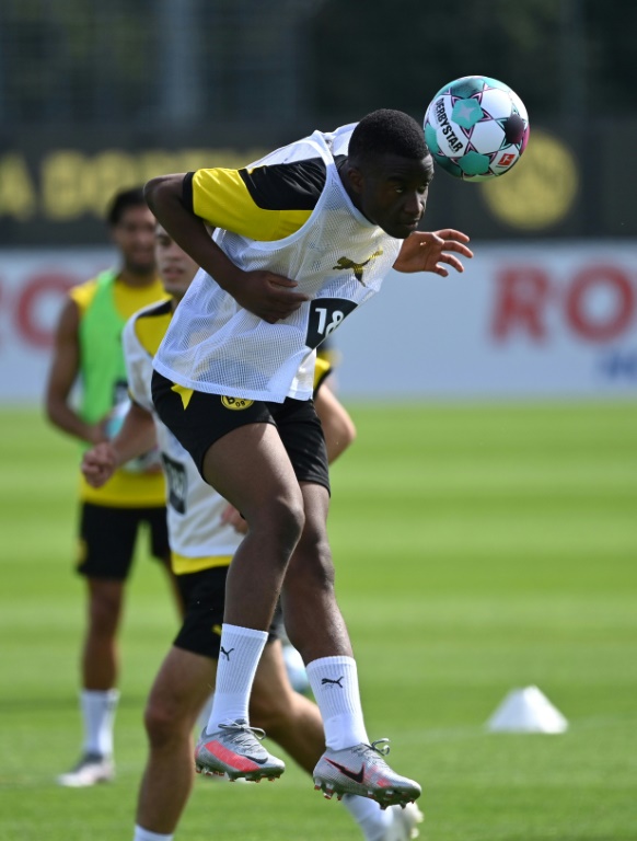 Youssoufa Moukoko au centre d'entraînement du Borussia Dortmund