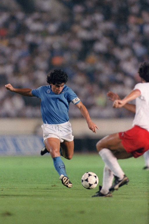 Diego Maradona lors d'un match amical contre le Japon