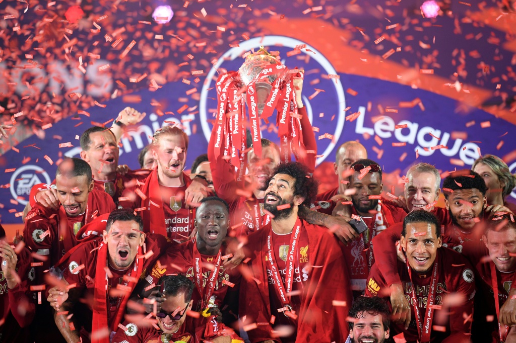 Liverpool reçoit le trophée de champion d'Angleterre