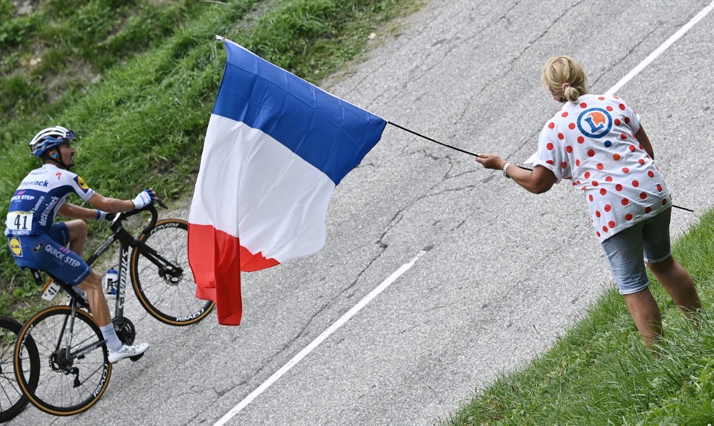 Le Français Julian Alaphilippe lors d'une échappée pendant la 17e étape du Tour de France