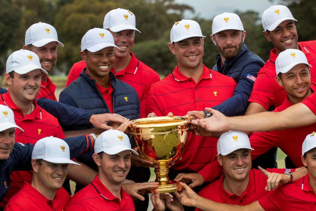 L'équipe américaine de Presidents Cup fête sa victoire contre le reste du monde l'an dernier en Australie. L'édition 2026 aura lieu sur le parcours du Medinah Country Club