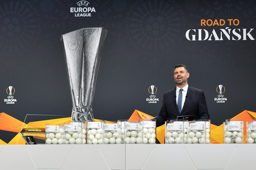 Photo remise par l'UEFA du tirage au sort des 16es de finale de la Ligue Europa le 14 décembre 2020 au siège de l'institution à Nyon