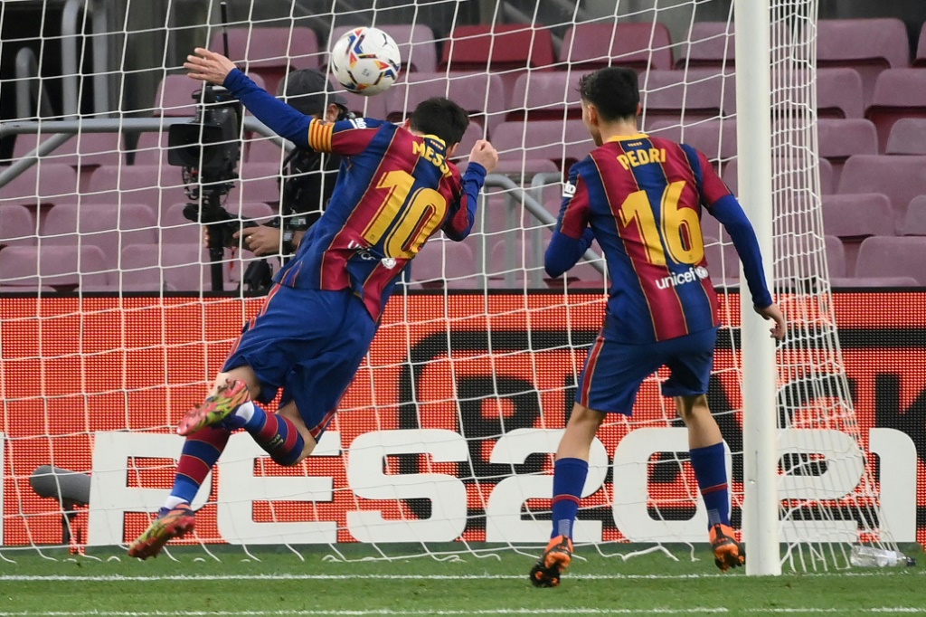 La star argentine Lionel Messi marque de la tête son 643e pour le Barça