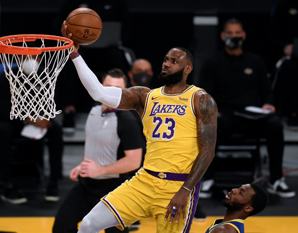 La superstar des Lakers de Los Angeles LeBron James face aux Warriors de Golden State