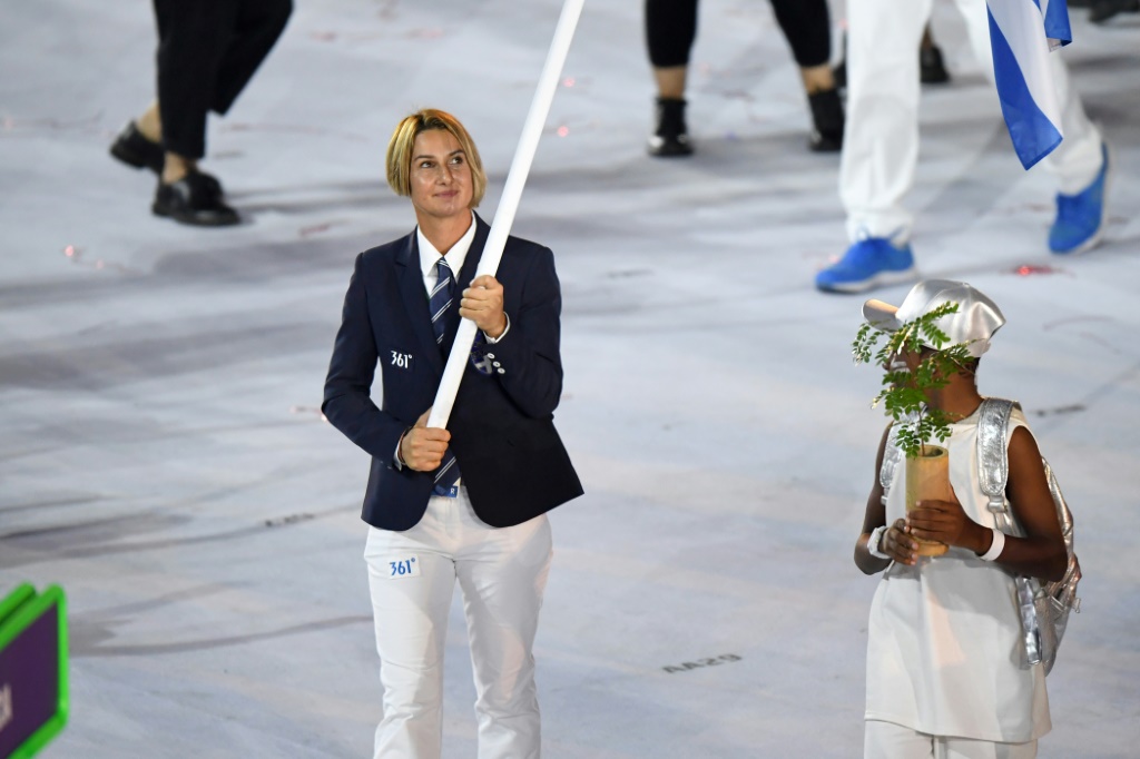 Sofia Bekatorou porte-drapeau de la Grèce à la cérémonie d'ouverture des Jeux de Rio
