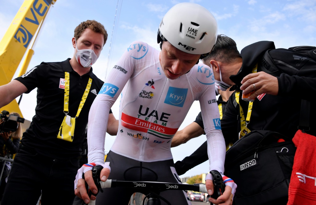 Le coureur de l'UAE Emirates Tadej Pogacar sur le Tour de France au sommet de La Planche des Belles Filles