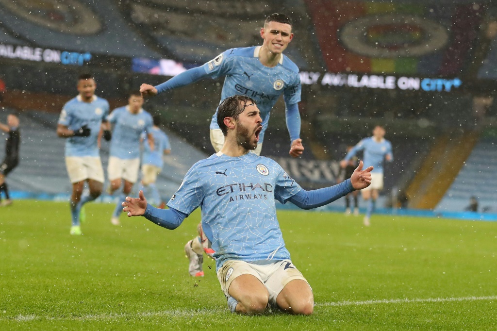 La joie du milieu de terrain portugais de Manchester City