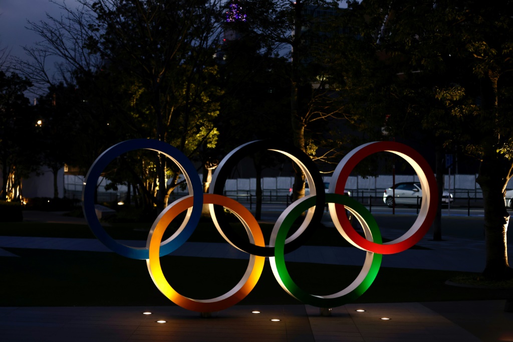 Les anneaux olympiques près du National Stadium
