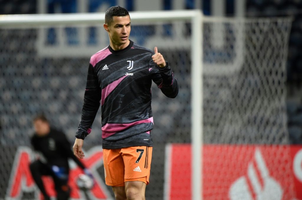 La star de la Juventus Cristiano Ronaldo avant le match de Ligue des champions sur le terrain du FC Porto