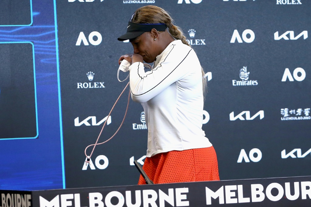 L'Américaine Serena Williams fond en larmes lors de sa conférence de presse