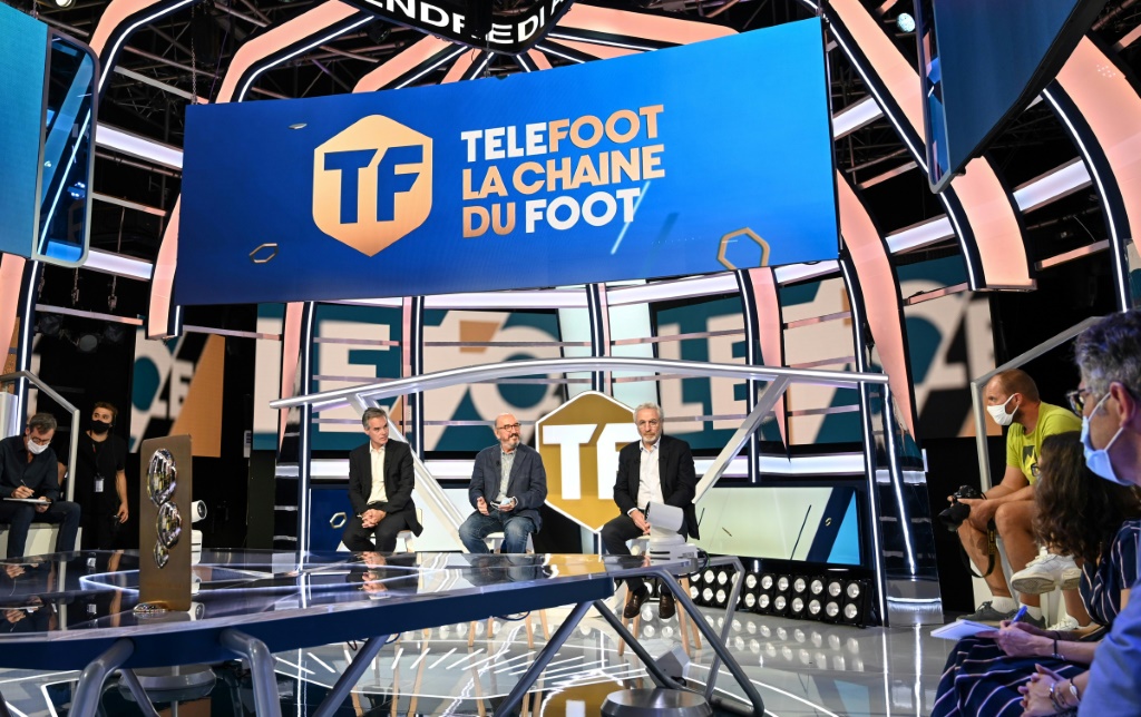 Présentation de la chaîne Téléfoot autour des responsables du groupe Mediapro: Julien Bergeaud