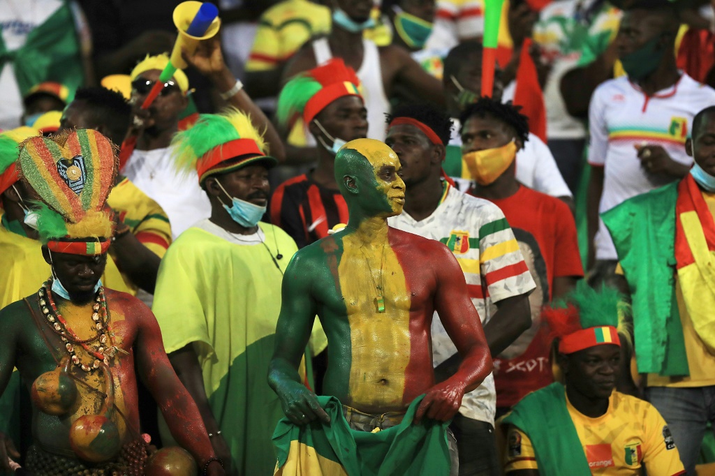 Des supporters maliens assistent à la finale du Championnat d'Afrique des nations (CHAN) face au Maroc