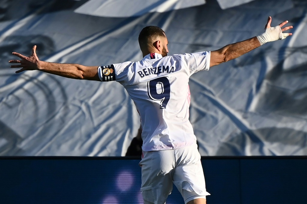 Le Real Madrid a réussi à arracher un succès à domicile contre Elche grâce à un doublé de l'attaquant français Karim Benzema
