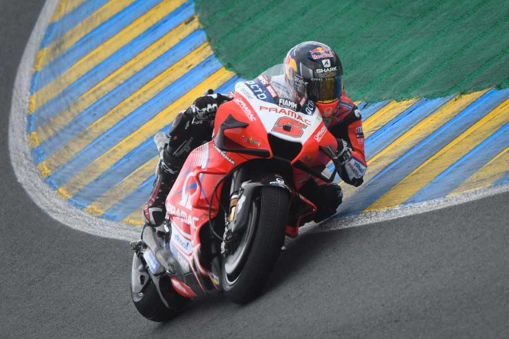 Johann Zarco au guidon de sa Ducati Pramac lors de la première séance d'essais libres du GP de France sur le circuit du Mans