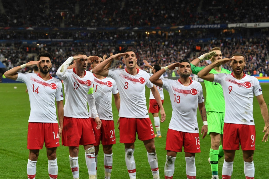 L'équipe turque lors d'un match qualificatif pour l'Euro-2020 contre la France à Saint-Denis