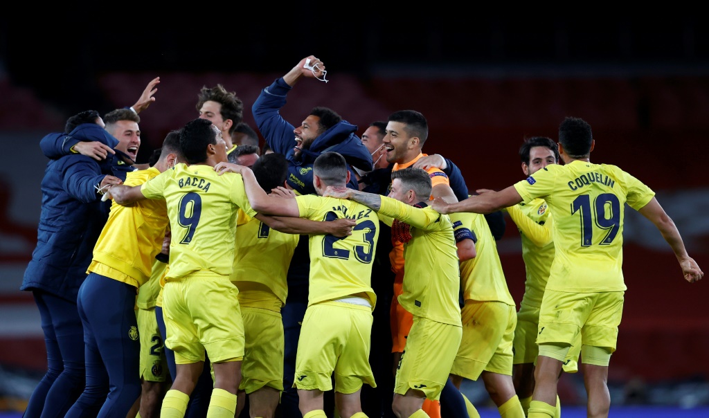 Les joueurs de Villarreal explosent de joie après avoir arraché leur qualification pour la finale de la Ligue Europa sur la pelouse d'Arsenal