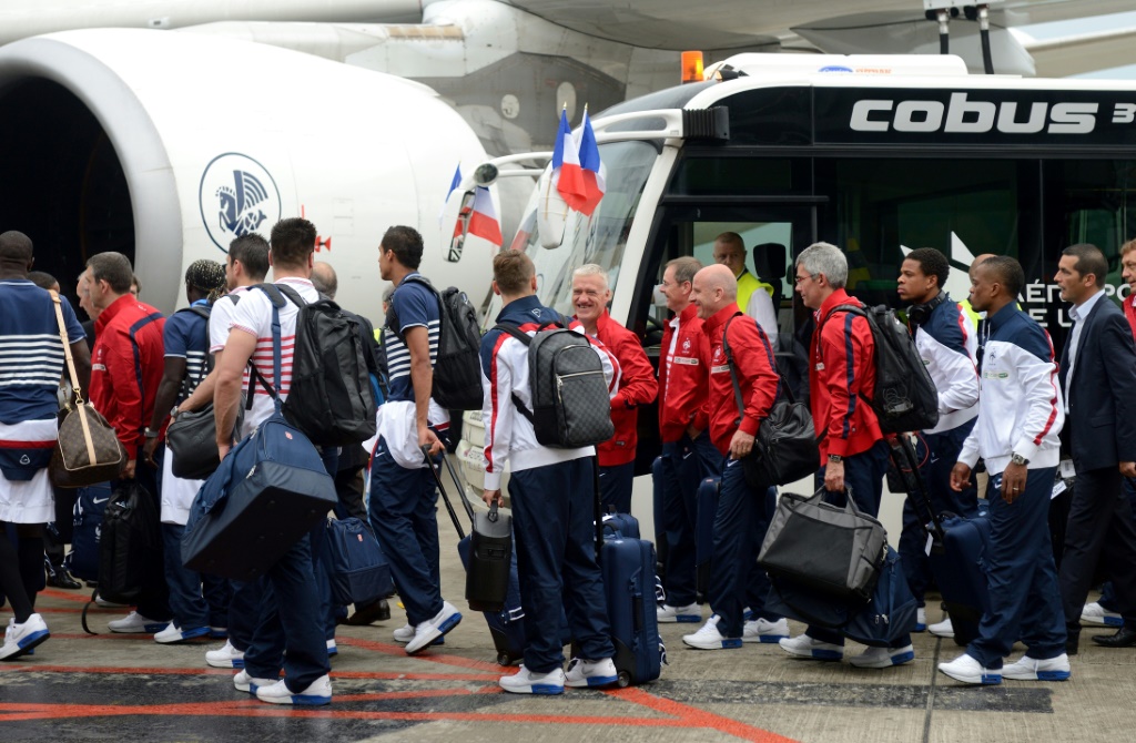 Le sélectionneur Didier Deschamps ainsi que les joueurs et le staff de l'équipe de France