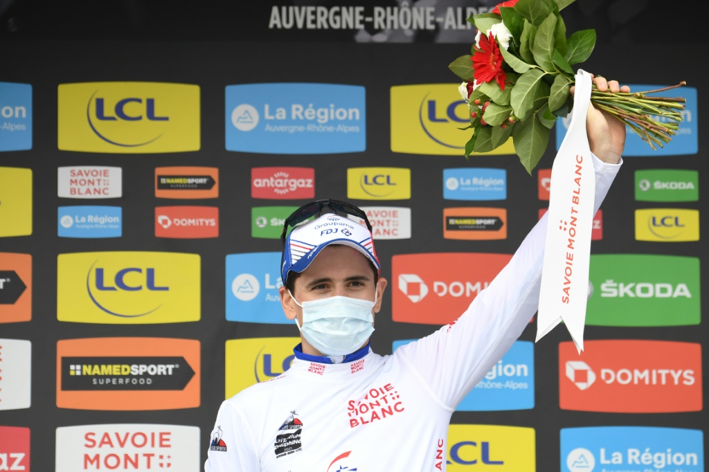 David Gaudu fête son maillot blanc de meilleur jeune du Critérium du Dauphiné